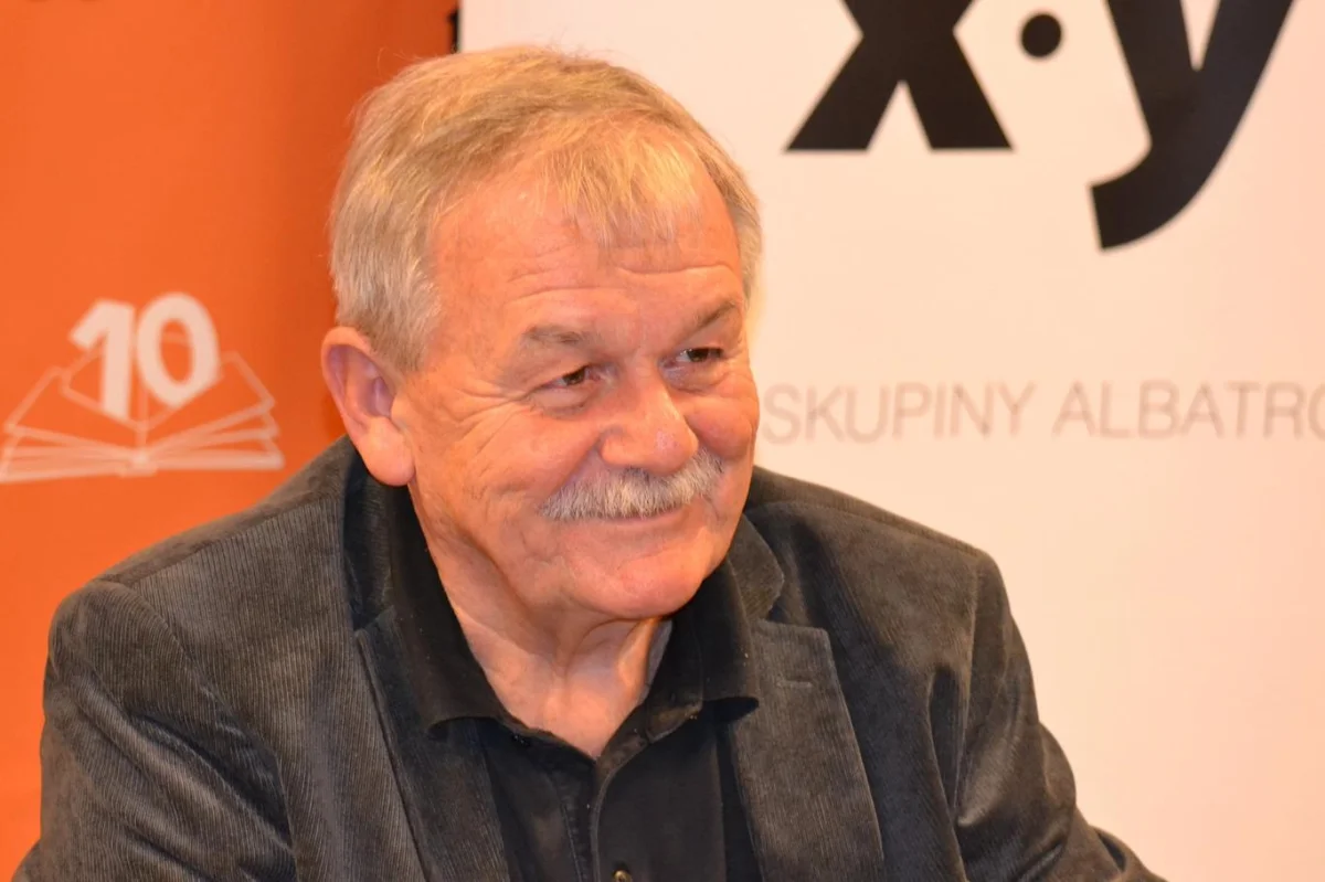 Karel Šíp žije s rodinou v luxusním vinohradském bytě za desítky milionů. O Chalupu přišel při rozvodu