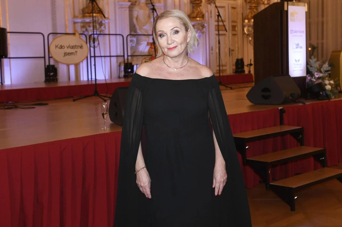 Bára Basiková o módě po šedesátce: Její pravidla z vás udělají bohyni