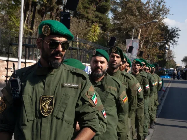 Írán v plamenech. Armáda slibuje ochranu režimu, počet obětí stoupá