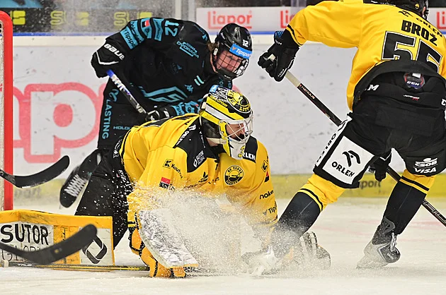 ONLINE: Kladno zničilo Vítkovice, Litvínov slaví v derby. Kometa hraje s Boleslaví