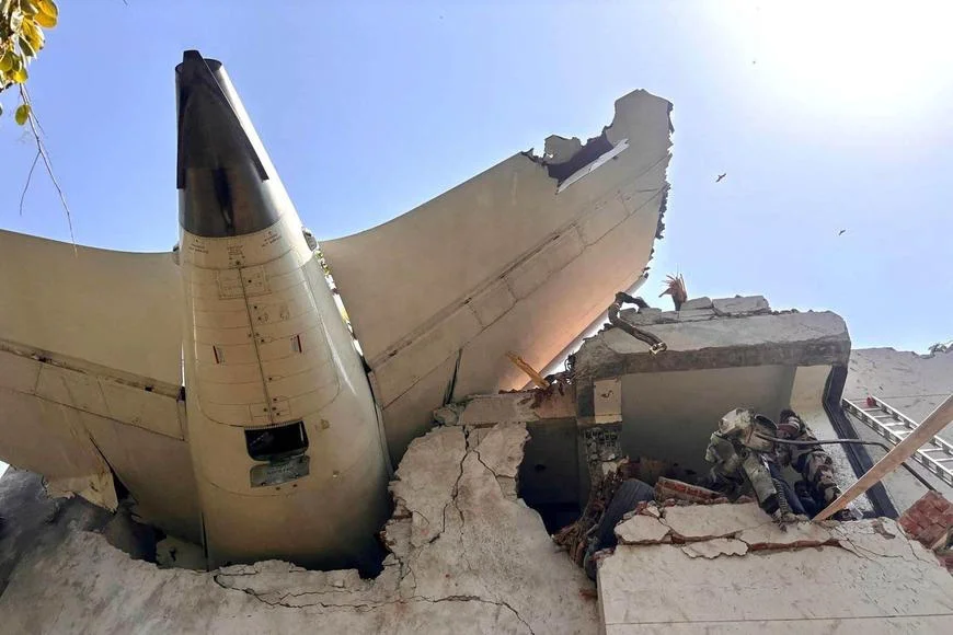 V Kolumbii havarovalo letadlo s turisty a populárním zpěvákem, nehodu nikdo nepřežil - Zprávy Aktualne.cz článek na Media24.cz