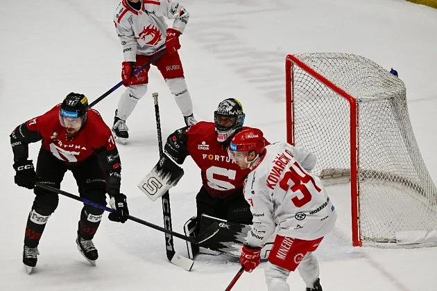 Třinec ukázal domácí sílu, v hitu zdolal Spartu. Červenka zařídil výhru Dynama