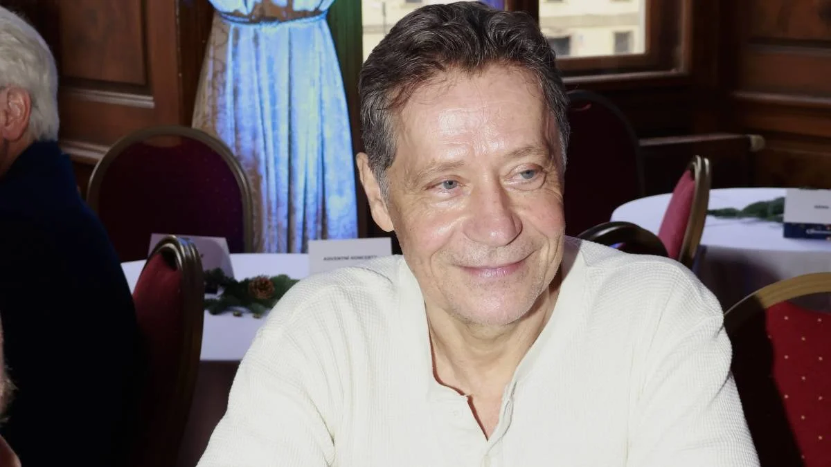 Takto vypadá životní láska herce Pavla Kříže. V domově důchodců pečuje o nemocné seniory