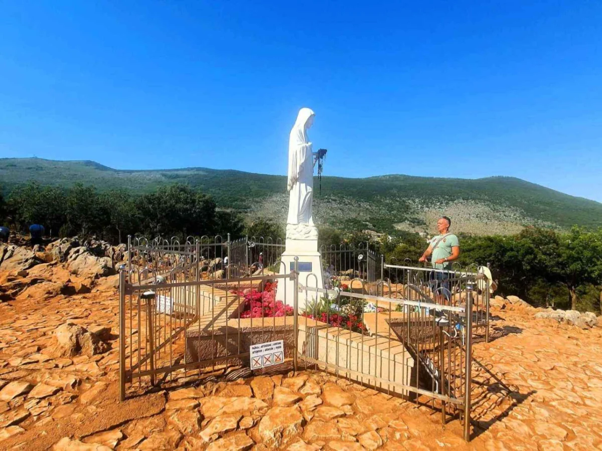 Mír, mír, mír! Slova z Medjugorje, která před 45 lety vyděsila komunisty k smrti