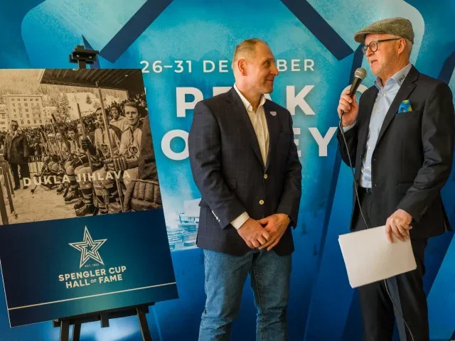 Obří úspěch. HC Dukla Jihlava a bratři Holíkovi vstoupili do Síně slávy Spengler Cupu