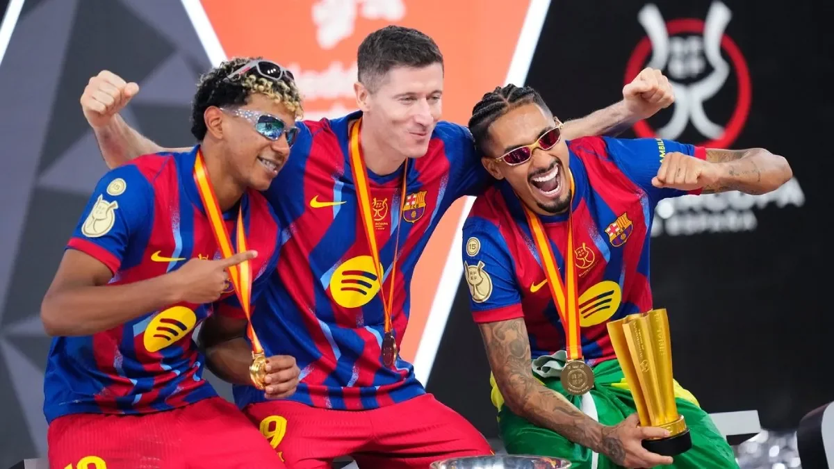 VIDEO: Šílené El Clásico! Pět gólů, červená karta. De Jong sestřelil Mbappého, Barcelona slaví