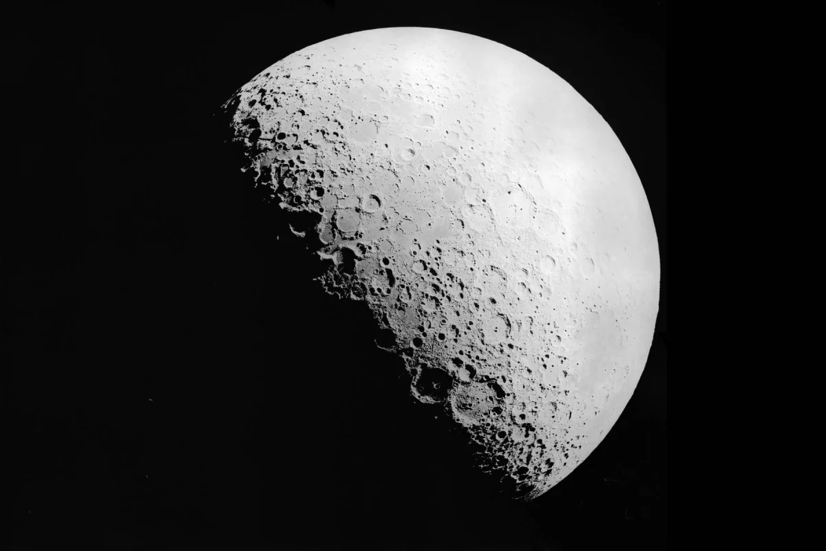 Američani chtěli odpálit atomovku na Měsíci. Tajný plán měl vyděsit Sověty a zachránit americké ego