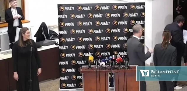 Piráti couvají, je to gesto. Jenže lidé se smějí