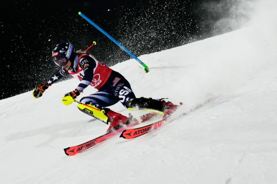 Shiffrinová si pod světly ve Flachau připsala 107. vítězství