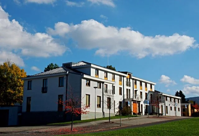 Stokilometrové cesty přes hory a méně práce. Jeseník se brání zrušení soudu