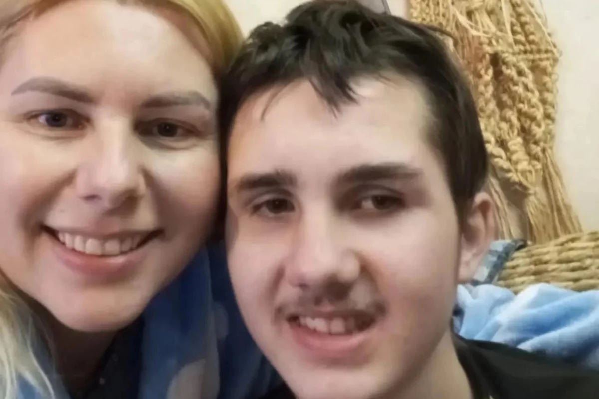 První se Honzík chodil dívat na televizi příliš zblízka. Nikdo netušil, že se rozjíždí vzácná nemoc