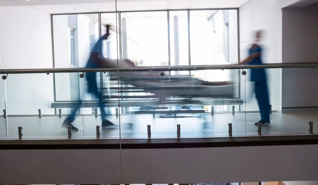 Nemocnice ve válce: Jak by ÚVN fungovala bez elektřiny a s přílivem raněných