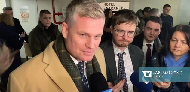 Neřekl nic, co by neřekli Američané. Splasklý skandál kolem Turka