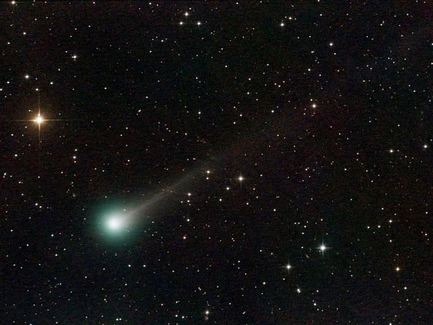 K Zemi se blíží další tisíciletá kometa. Lidé ji spatří brzy, možná i pouze okem