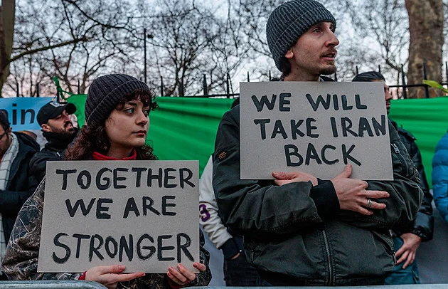 „Okamžitě opusťte Írán.“ USA vyzvaly své občany v zemi k evakuaci
