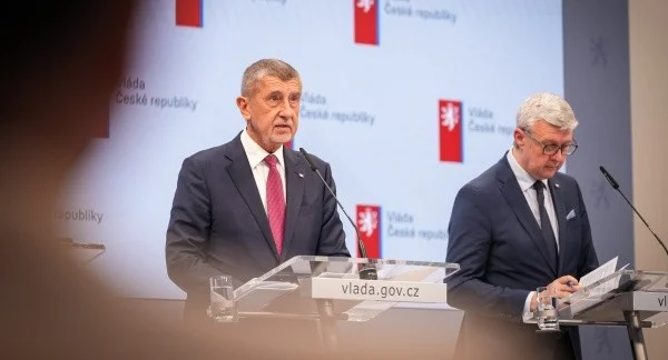 Nemocnice v Praze jsou peklo. Vidíte, jak vypadají, bouřil Babiš ve Sněmovně