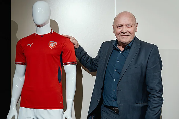 Na pozici kapitána zvažuju několik jmen, říká Koubek. O Vánocích nakoukával Iry