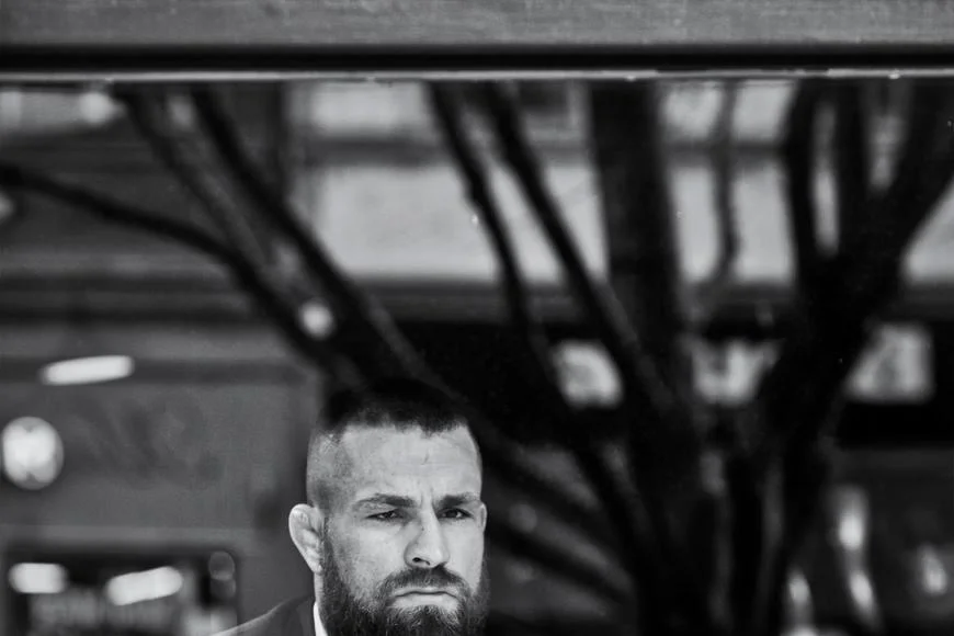 Vémolova svoboda je na spadnutí. Roli může sehrát „král Pařížské“ a mocný lobbista