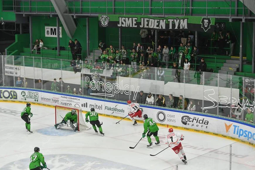 Řítí se do průšvihu, pomůže jen totální přestavba. Experti o pádu extraligového klubu