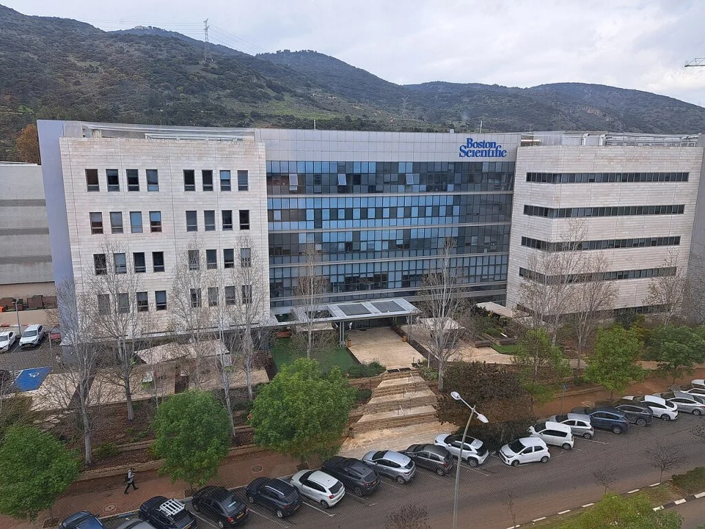 Obří akvizice: Obchod za 303 miliard korun mění trh se zdravotnickou technikou