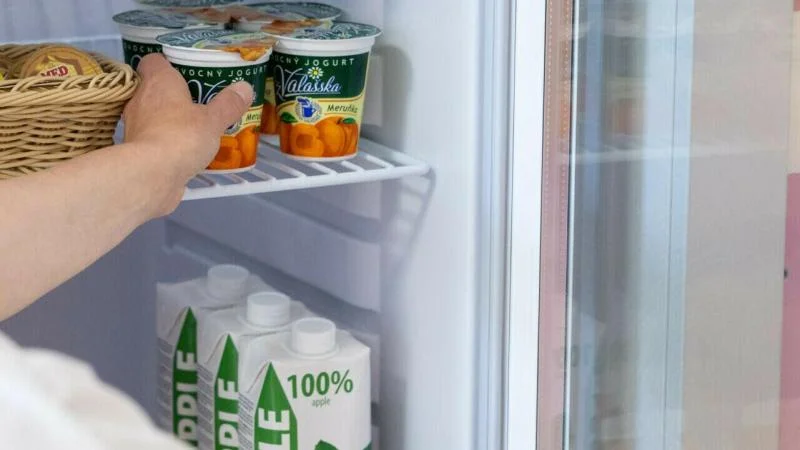 Manžel se rozhodl šetřit a nutí děti jíst podle data spotřeby. Ty ho ale vypekly