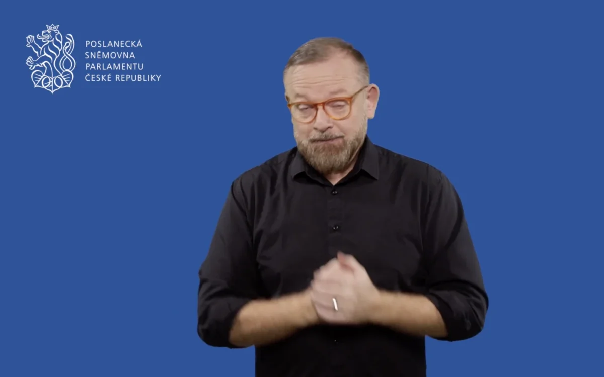 Sněmovna zavedla tlumočení do znakového jazyka na tiskových konferencích