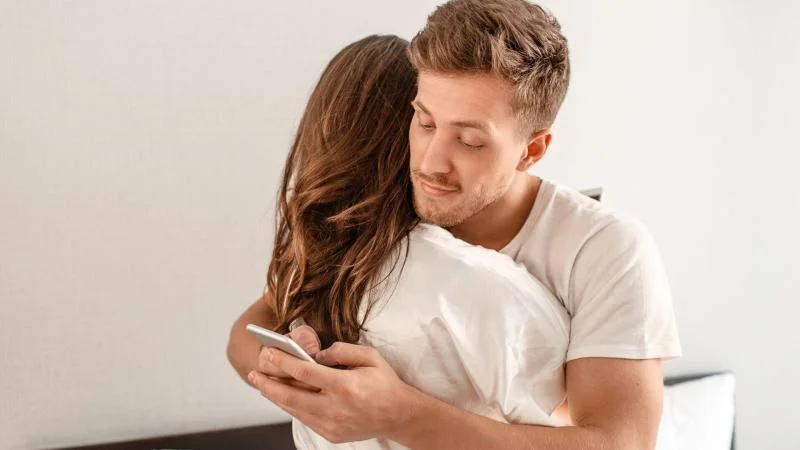 Táta přivedl milenku na máminu oslavu padesátin. Její reakce všechny překvapila