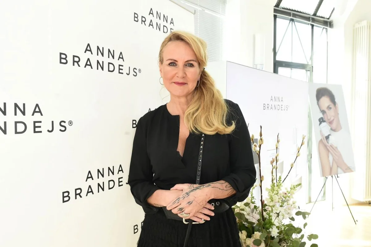 Vendula Pizingerová: Předstírám, že mám poradu, a tajně koukám na seriál. Paní na úklid jsem už vzdala