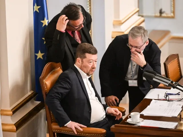 Opozice opět neuspěla. Návrh, aby Sněmovna jednala o Okamurově odvolání, neprosadila