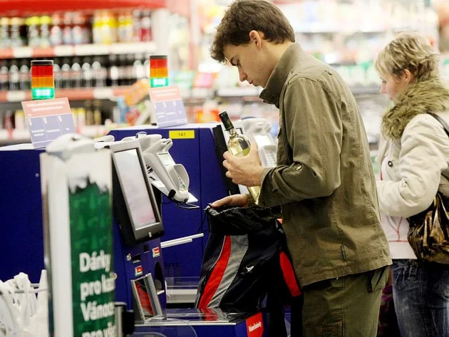 Nejsem na brigádě. Internet řeší bojkot samoobslužných pokladen