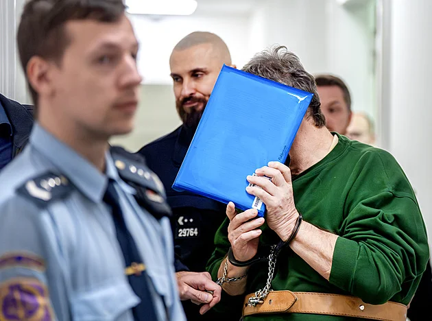 Exnáměstek Motola Budinský viněný z korupce zůstane ve vazbě. Hrozí útěk