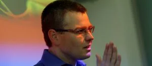 Jakub Unger po náhlém konci v Seznamu odešel mimo média. Vede komunikaci pražských hřbitovů