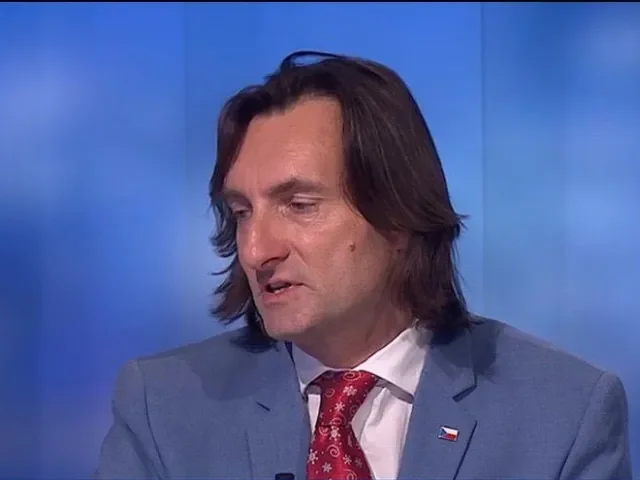 Doksanský (ANO) měl ve sněmovně vyhrožovat Hlavatému (STAN). Už se omluvil