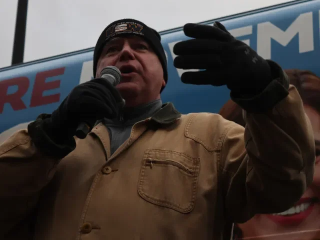 Ministerstvo spravedlnosti USA vyšetřuje guvernéra Walze. Za údajné spiknutí proti federálním agentům