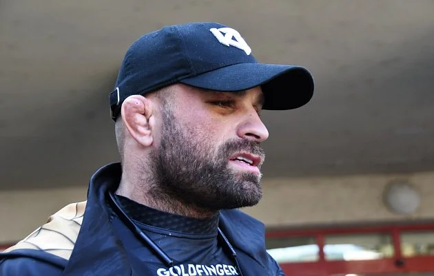 Vémolu čeká dlouhá léčba. Zápasník popřel informace o komplikacích s čelistí