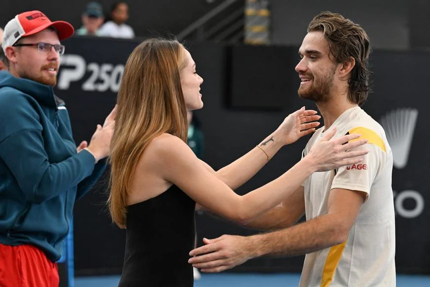 "Playstation tenis.“ Hádky s týmem Macháče nezlomily, Francouz mu tleskal nad hlavou