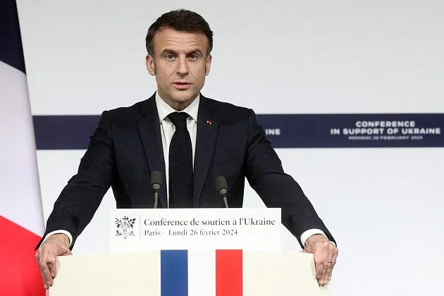 Macron: Hrozba zvýšením cel kvůli Grónsku je nepřijatelná