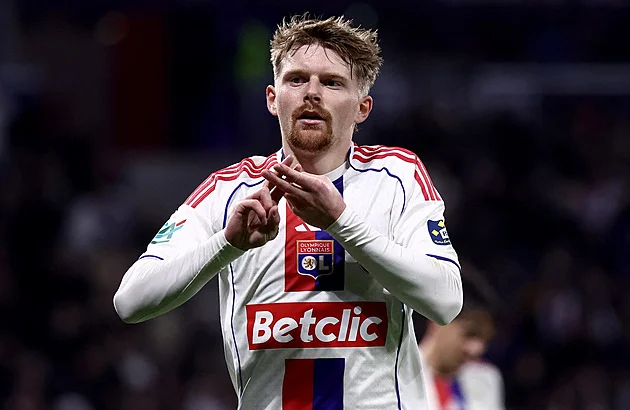 Potvrzení výtečné formy. Šulc nastartoval Lyon k výhře, druhou trefu mu sebral VAR