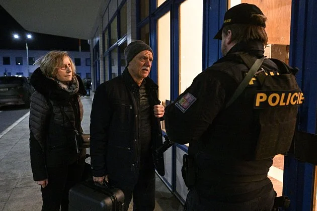 Letadlo s Čechem propuštěným z venezuelského vězení přistálo v Praze