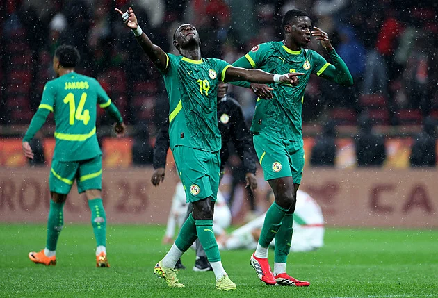 Šílené africké finále. Senegalci opustili hřiště kvůli sudímu, nakonec slaví titul