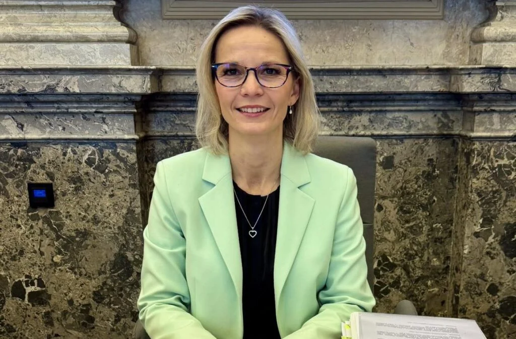 Mrázová ordinuje Česku slovenský lék na drahé bydlení. Nezabere, varují právníci