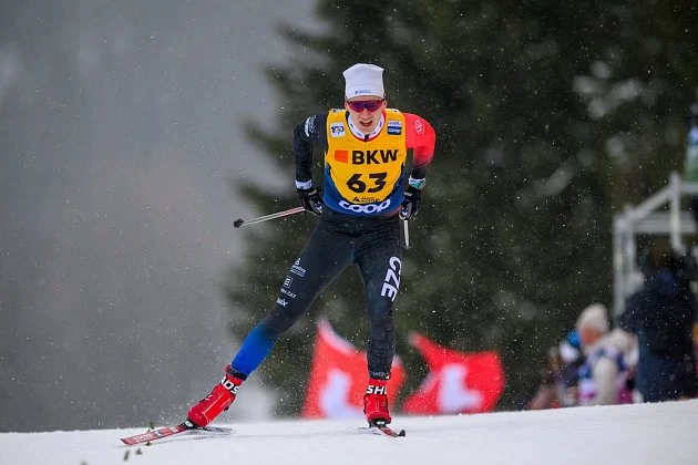 Tuž poprvé v kariéře bral body jinde než ve sprintu. Na desítce byl patnáctý