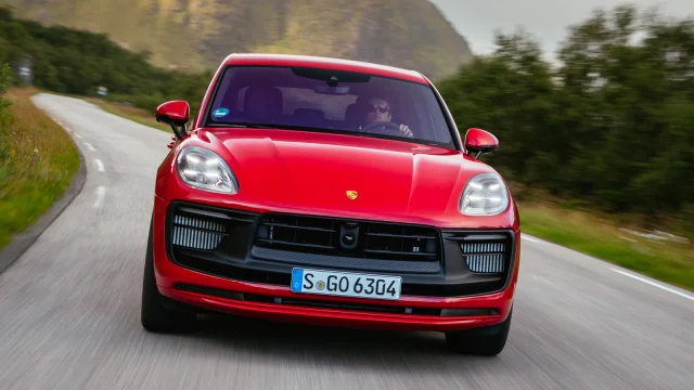 Prodeje Porsche zkolabovaly na nejnižší čísla za 16 let, končící spalovací Macan rozválcoval elektrického nástupce násobně