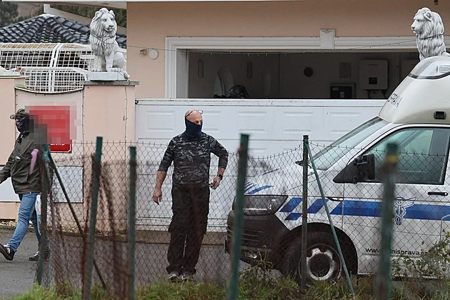 Karlos Vémola byl propuštěn z vazby na kauci, kolik bude muset za nynější volnost zaplatit?