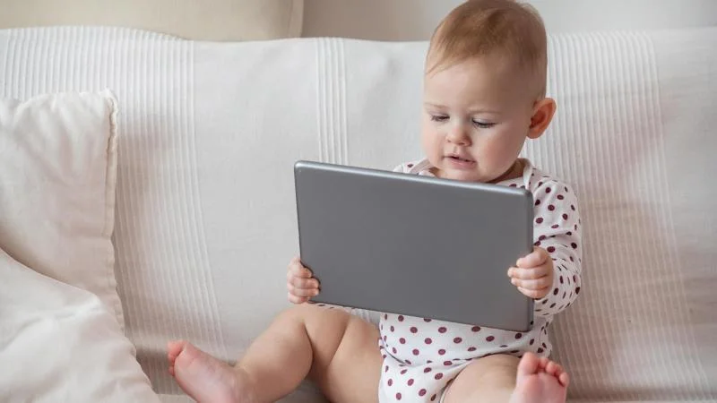 Snacha honí kariéru a moje vnoučata jsou závislá na tabletech. Už nedokážu mlčet