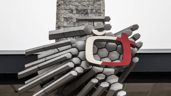 Skončí poplatky za televizi a rozhlas? Babiš jejich zrušení čeká od roku 2027, opozice se bojí o nezávislost veřejnoprávních médií