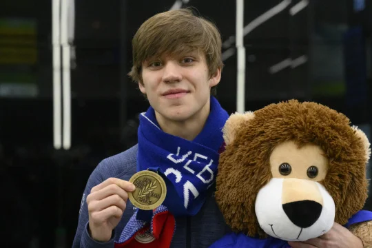 Bronzový krasobruslař z ME Reshtenko se po hektické neděli vrátil do Prahy