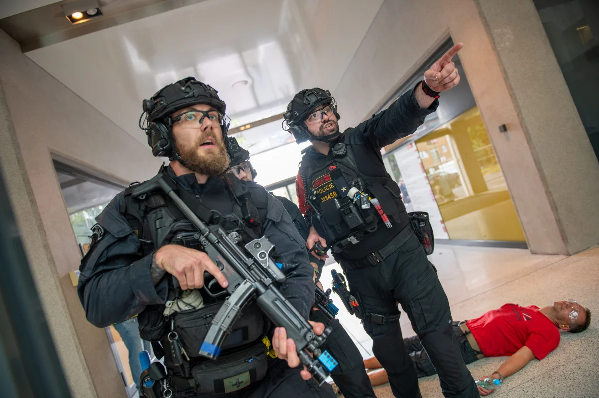 Policie prověřuje oznámení o aktivním střelci na úřadu v Chřibské na Děčínsku