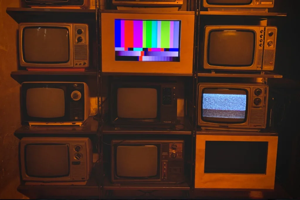 Skončí poplatky za televizi a rozhlas. Okamura popsal časový plán