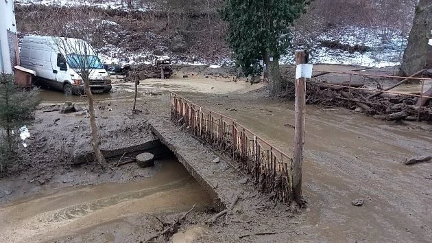 Na Znojemsku se protrhla jímka s kejdou. Ta zasáhla auta a znečistila Dyji